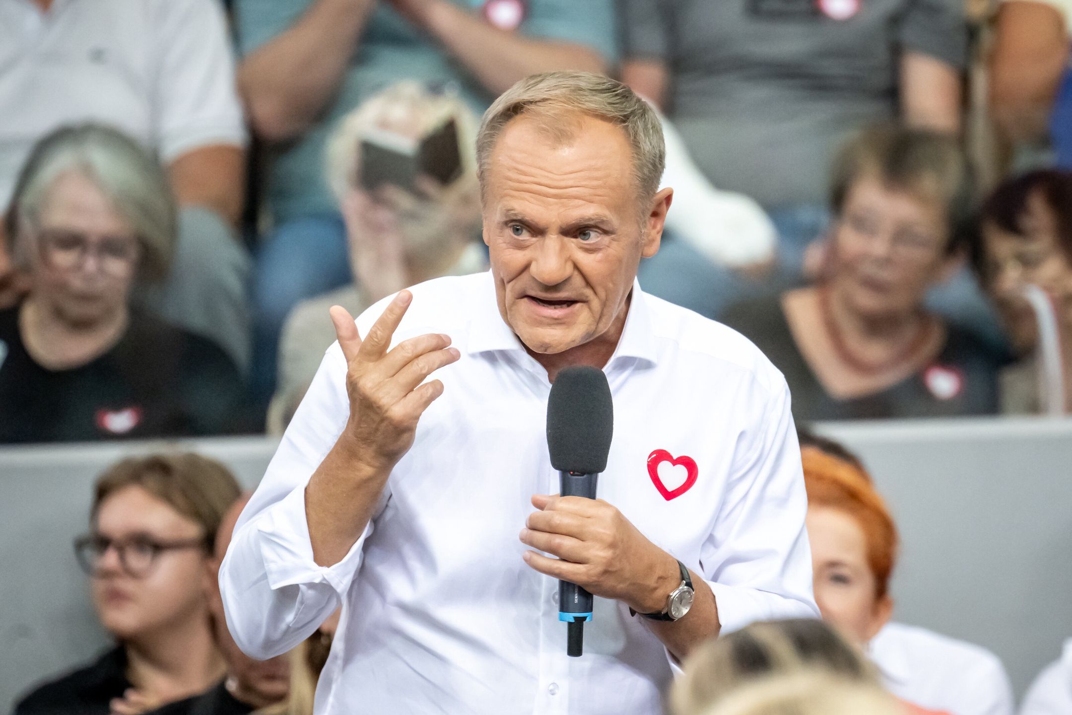 Donald Tusk
Bydgoszcz, 27.09.2023. Kampania wyborcza do parlamentu 2023. Przewodnicz�cy Platformy Obywatelskiej Donald Tusk przemawia podczas spotkania otwartego w Hali Sportowej SISU Arena w Bydgoszczy, 27 bm. (ad) PAP/Tytus �mijewski
Tytus �mijewski
kampania, otwarte, polityka, spotkanie, wybory