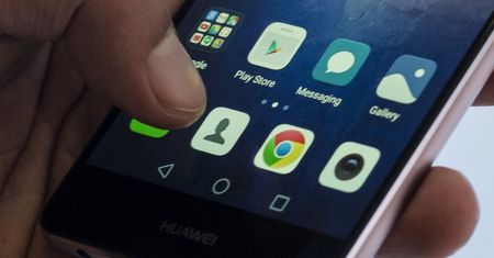 Modyfikacja FakeApp atakuje Androida. Wyłudza dane i pieniądze