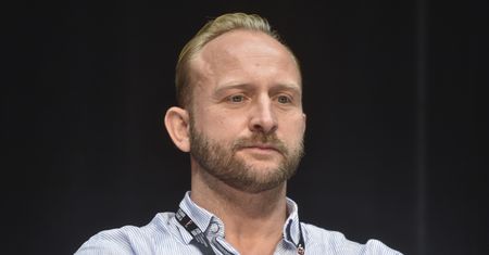 Borys Szyc wrócił wspomnieniami do czasu swojego alkoholizmu. "Bardzo się broniłem przed grupą wsparcia"