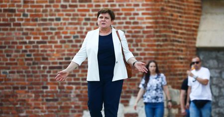 Beata Szydło nie chce głosować za swoim raportem. Była premier ma problem