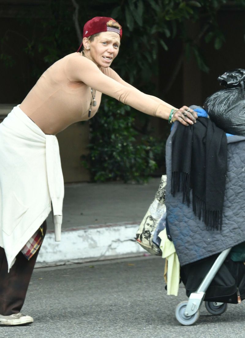 Stan uzębienia Loni jest w opłakanym stanie