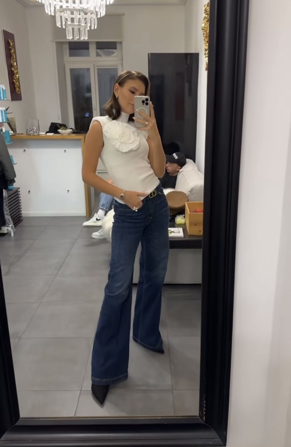 Klaudia Halejcio w eleganckim topie