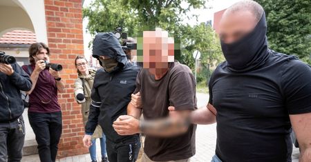 Wjechał w sześć osób. 56-latek usłyszał zarzuty