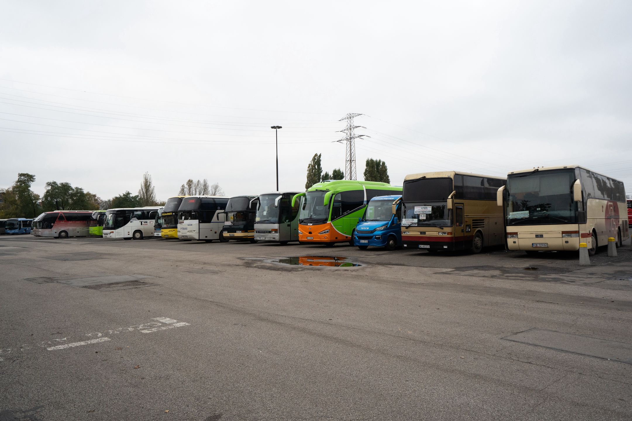 autobus dworzec autokary transport