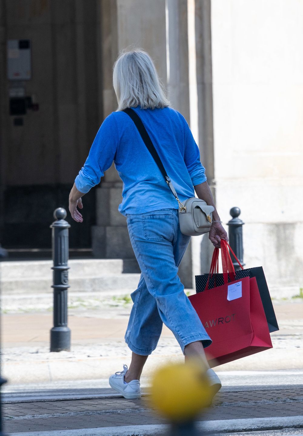 Małgorzata Foremniak przechodzi na czerwonym