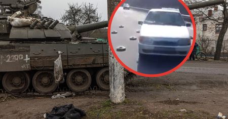 Miny leżały na drodze. Samochód przejechał nad nimi bez trudu