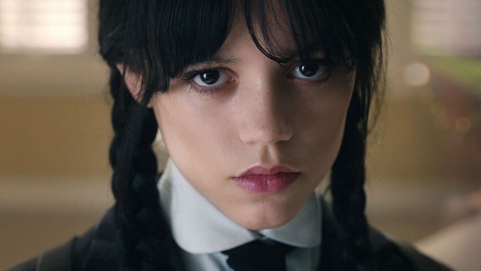 Mroczny makijaż ust inspirowany Wednesday AddamsInstagram/wednesdaynetlix