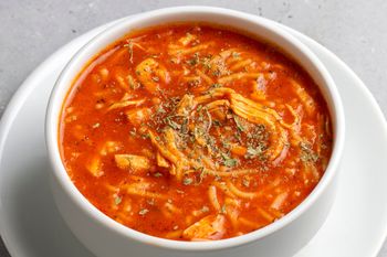 Moja zupa pomidorowa jest gęsta i ma kremową konsystencję. Sztuczka jest banalna