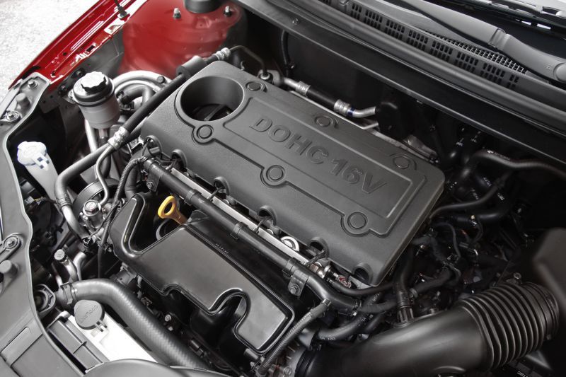2010-Kia-Forte-Koup-32