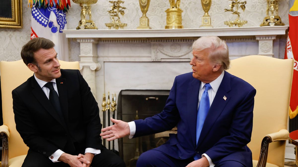 US President Trump meets French President Macron at the White House
epa11922010 US President Donald Trump (R) meets with French President Emmanuel Macron (L) at the Oval Office of the White House in Washington, DC, USA, 24 February 2025.  EPA/LUDOVIC MARIN / POOL 
Dostawca: PAP/EPA.
LUDOVIC MARIN / POOL
Meeting, Head of state, Government talks, Presidency, Oval Office, White House