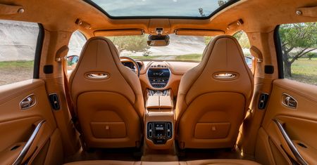 Aston Martin DBX odsłania wnętrze. Pierwszy SUV marki będzie wybitnie luksusowy