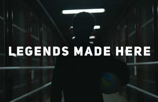 Legendarni piłkarze i młodzi zawodniczy w kampanii FIFA na mundial (wideo)