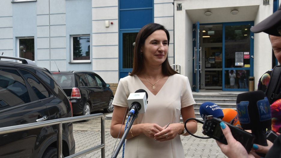 Tarnowska prokuratura postawiła zarzuty 25-latkom, którzy brali udział w piątkowej bójce w centrum Tarnowa. Na zdjęciu prokurator Sylwia Ciochoń