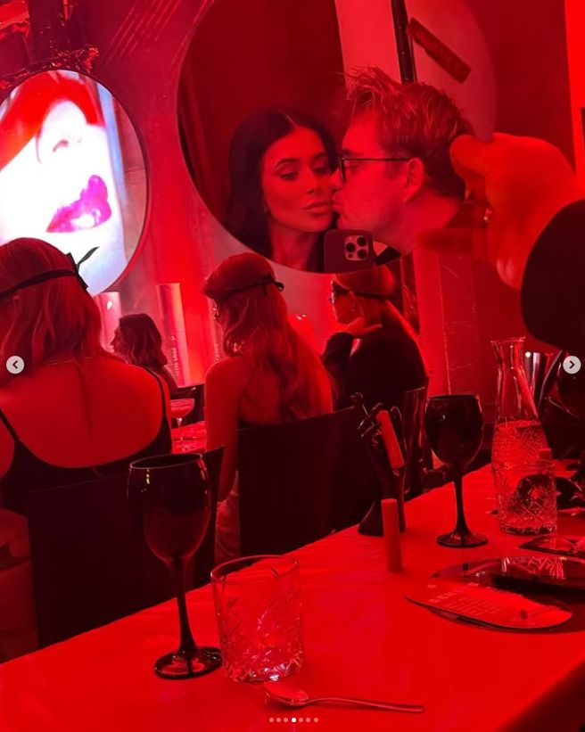 Roksana Węgiel w ultrakrótkiej mini