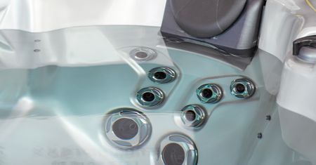 Wanna z hydromasażem – co warto wiedzieć? Jaki model kupić?