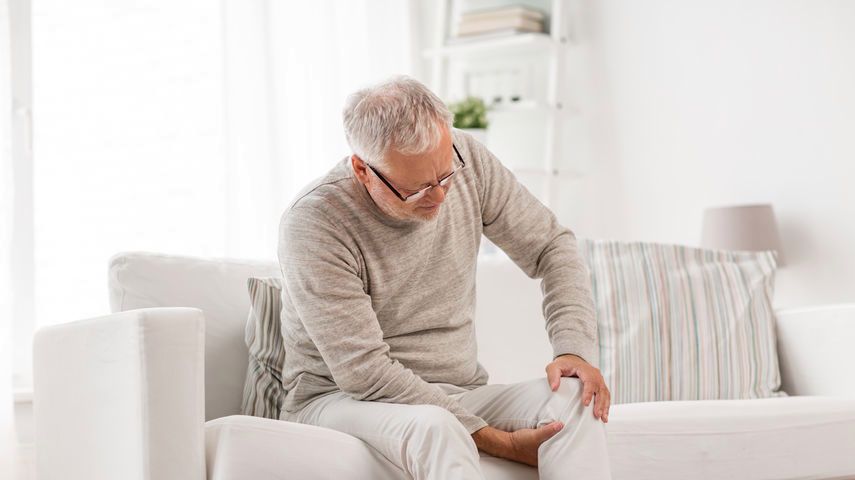 Chondropatia to ogólny termin określający patologie dotyczące chrząstki stawowej. Wśród najczęstszych przyczyn powstawania chondropatii należy wyróżnić m.in.: nadwagę i otyłość, złamania rzepki, reumatoidalne zapalenie stawów.