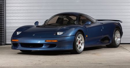 Wspaniały Jaguar XJR-15 został wystawiony na sprzedaż