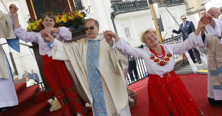 Kolejna impreza u ojca Rydzyka. Po mszy zagra Bayer Full