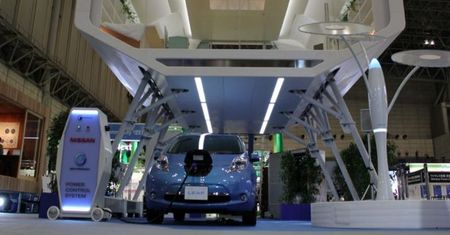 Nissan prezentuje projekt domu-ładowarki do elektrycznego auta