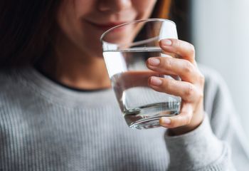 Dodaj jedną łyżeczkę do wody. To pogromca cholesterolu