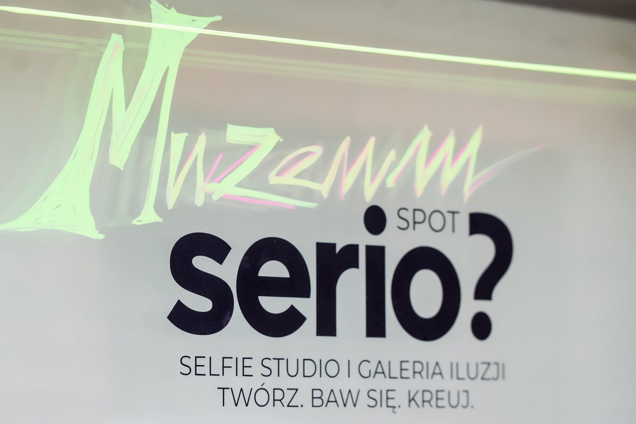 Serio Spot to galeria iluzji i miejsce do robienia zdjęć. 