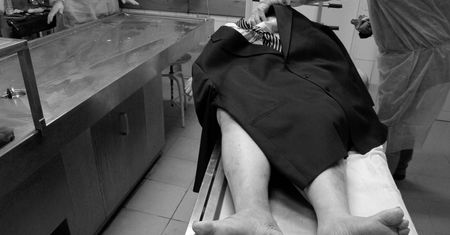 Odciął głowę i podpalił samochód. Po tym... pojechał na wesele