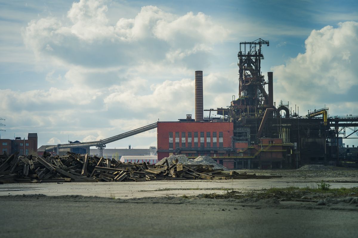 Widok na nieczynny obszar przemysłowy Charleroi