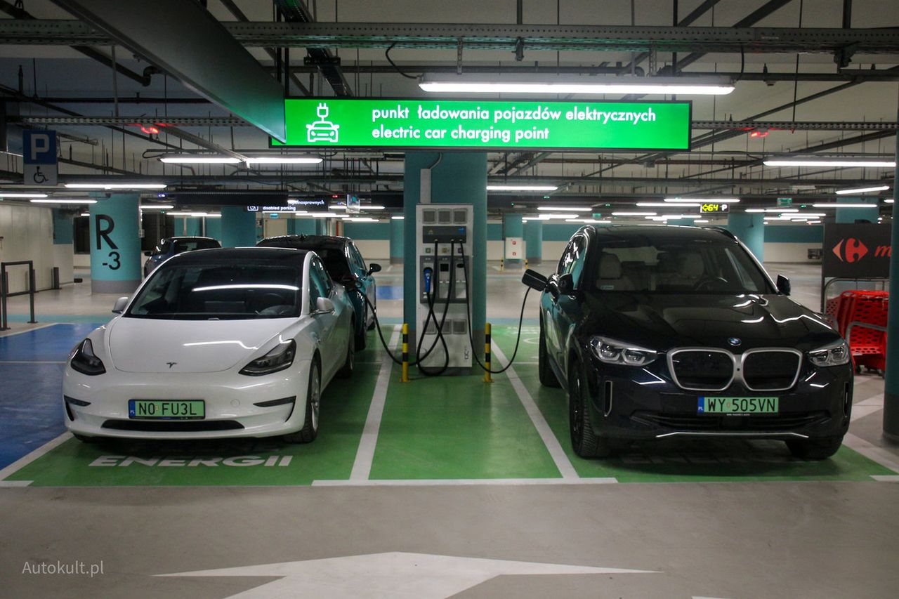 Trzy auta elektryczne w jednym miejscu to ciągle rzadkość w Polsce
