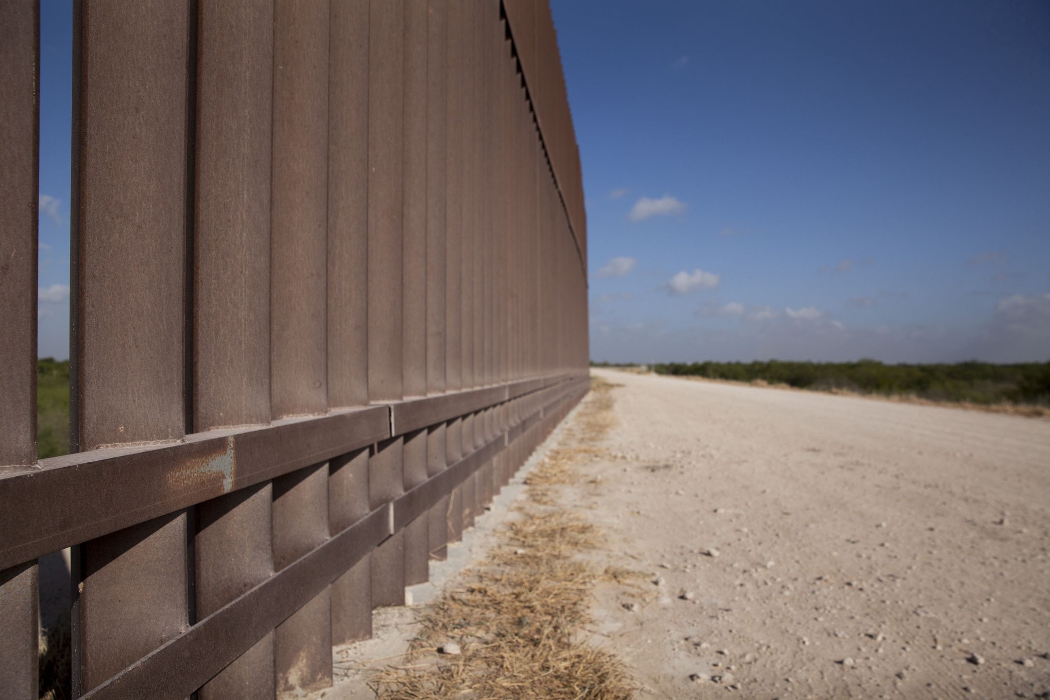 "Mur" to w większości stalowe ogrodzenia