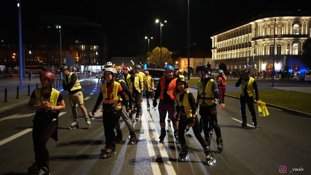 Startuje sezon nocnych przejazdów rolkarzy przez Warszawę