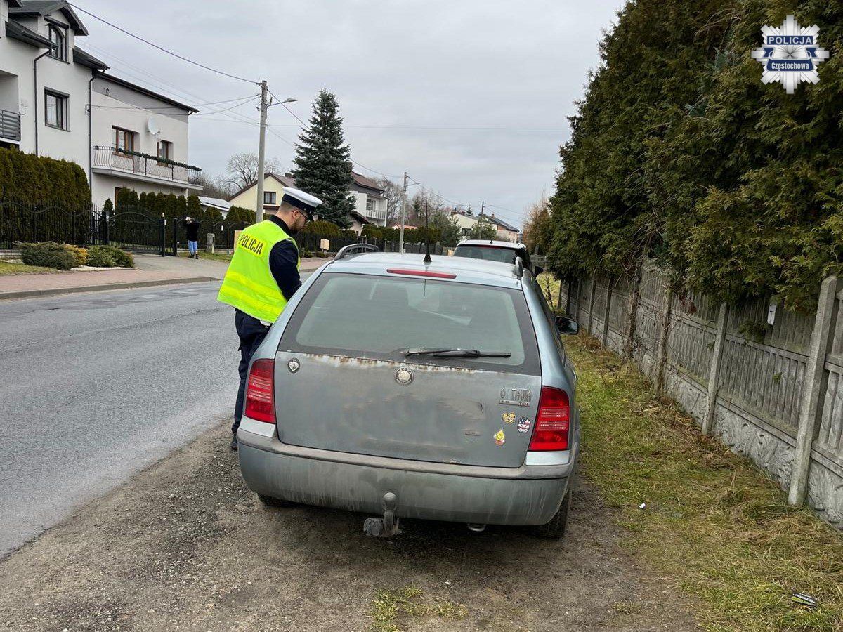 Prawie promil alkoholu i troje dzieci w samochodzie. 42-latka z Blachowni zatrzymana przez policję