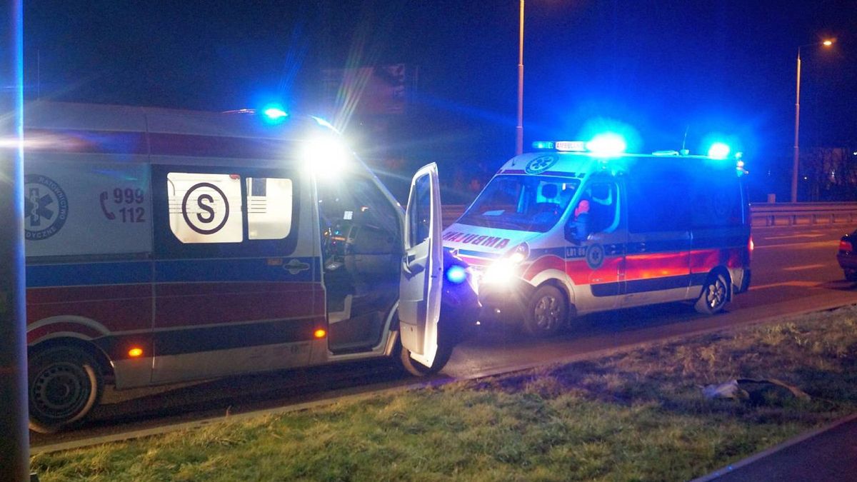 Zaatakowano parę na przystanku autobusowym. Zd. ilustracyjne