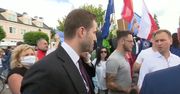 Reporter TVP Info walczył do końca. Przepychanka na wiecu Trzaskowskiego