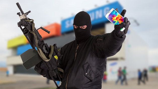 Tydzień w krzywym zwierciadle: kiepska podróbka iPhone'a i sprawca napadu na fabrykę Samsunga 1