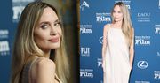 Angelina Jolie odsłoniła nagie plecy na Festiwalu Filmowym Santa Barbara. Aktorka wyeksponowała gigantyczny tatuaż