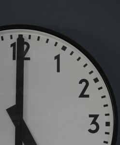 Zmiana czasu na zimowy 2021. Kiedy przestawiamy zegarki? Śpimy godzinę dłużej