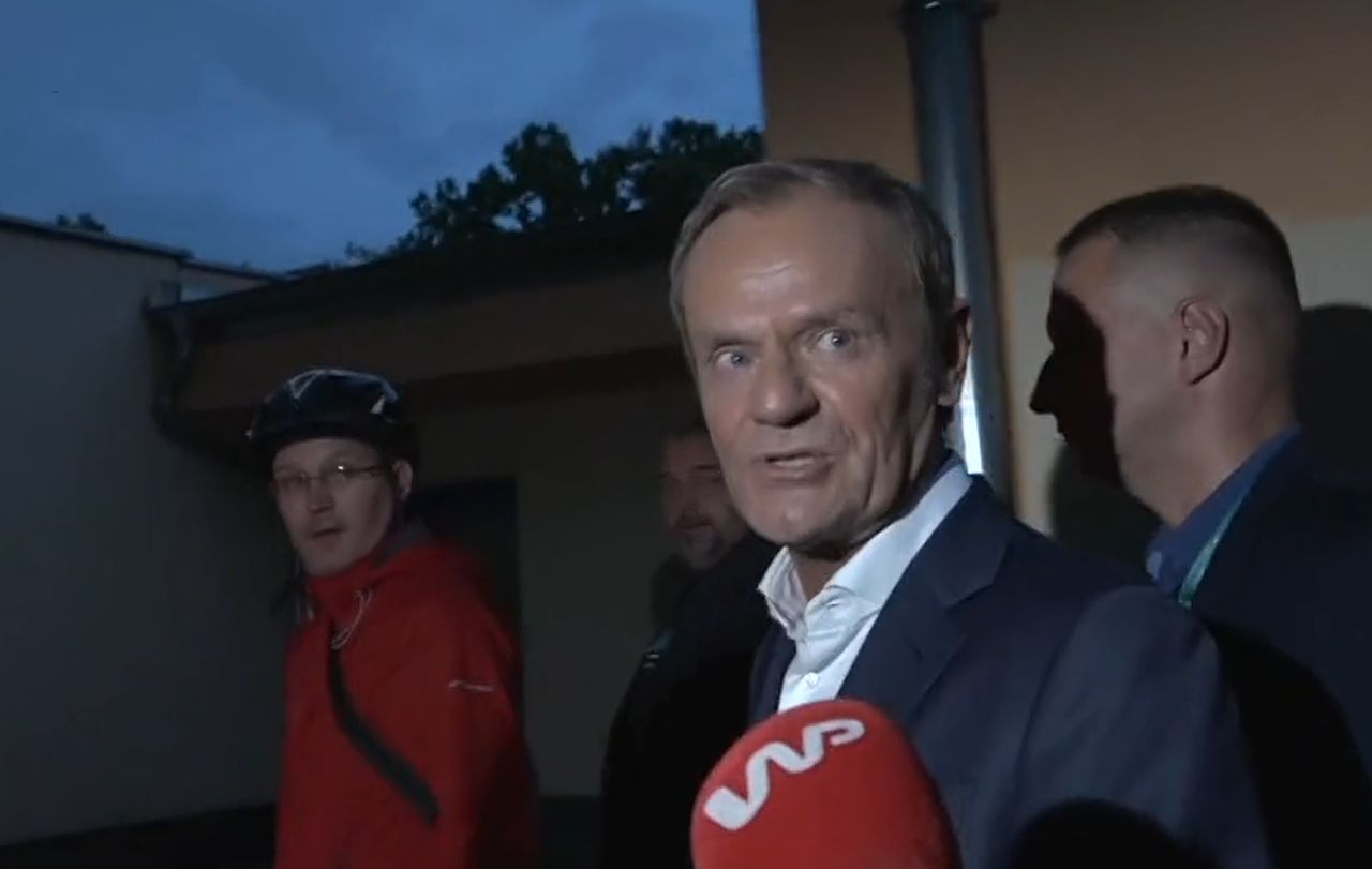 Donald Tusk odpowiada prawicy. "Stand-up? Byłoby o wiele śmieszniej"