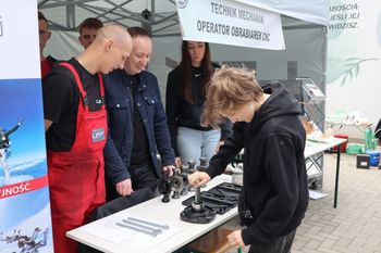 Dzień Zawodowca w Zespole Szkół nr 4 w Lesznie przyciągnął tłumy. Organizatorzy zadbali o liczne atrakcje