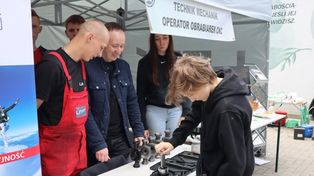 Dzień Zawodowca w Zespole Szkół nr 4 w Lesznie przyciągnął tłumy. Organizatorzy zadbali o liczne atrakcje
