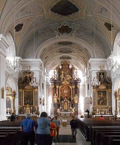 Niemcy uprawiali seks na ołtarzu. Biskup musi na nowo poświęcić