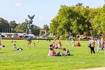 Szczecin: Jasne Błonia - zielone serce miasta, miejsce wypoczynku wśród mieszkańców