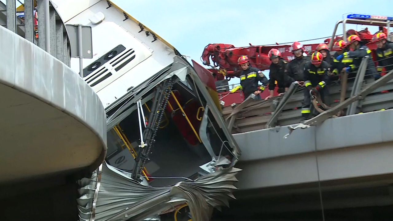 W konstrukcji autobusu największą uwagę skupia się na wytrzymałości przedniej, tylnej i bocznej części pojazdu