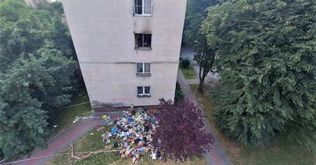 Bezdomni rzucili się na rzeczy po zmarłym. Wstrząsający widok w Kielcach