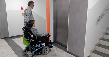 Problemy ze świadczeniem wspierającym. Czeka na nie 100 tys. osób