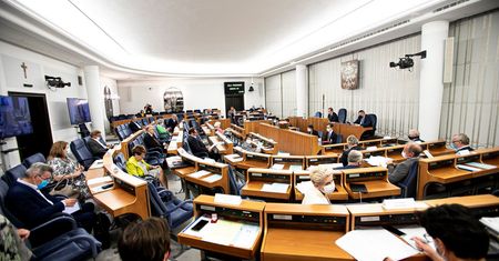 Senat odrzuca ustawę o podwyżkach. "Głos społeczeństwa musi być uwzględniony"