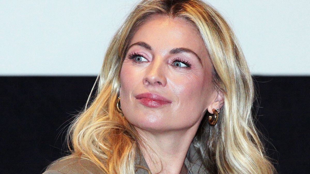 Paleta and son present 'Después' at Cineteca NacionalMEXICO CITY, MEXICO - NOVEMBER 3: Ludwika Paleta smiles during the Press Conference about 'Despuès' film at Cineteca Nacional on November 3, 2025 in Mexico City, Mexico.  (Photo by Medios y Media/Getty Images)Medios y Mediacolor - tipo de imagen