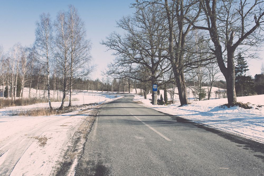 Nawet w takich warunkach, jeżeli jest sucho, generalnie opona letnia spisze się lepiej od zimowej