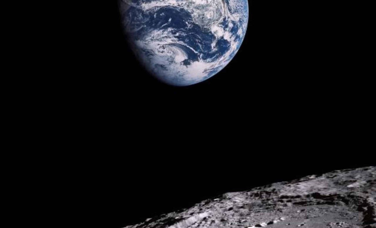 Elon Musk chce katapultować satelity w kosmos. Z powierzchni Księżyca