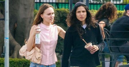 Lily-Rose Depp z UKOCHANĄ snują się po uliczkach Beverly Hills (ZDJĘCIA)