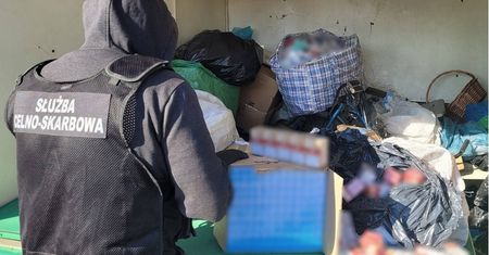 Miał "dziuplę" na targowisku. Przejęto tysiące paczek